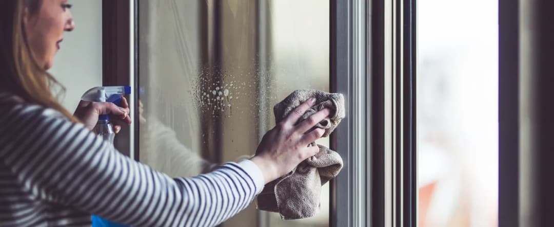 Czym umyć okna po remoncie, aby skutecznie usunąć trudne plamy