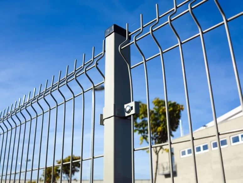 Ile kosztuje montaż ogrodzenia panelowego? Zaskakujące ceny i czynniki wpływające na koszty