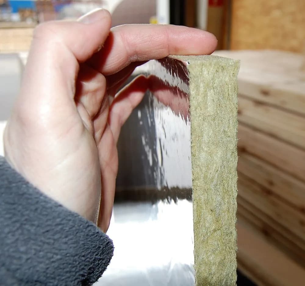 Jaką wełnę do izolacji sauny wybrać, aby uniknąć błędów?