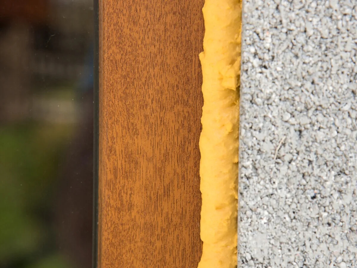 Skuteczne sposoby na to, czym zmyć piankę montażową z rąk bez bólu