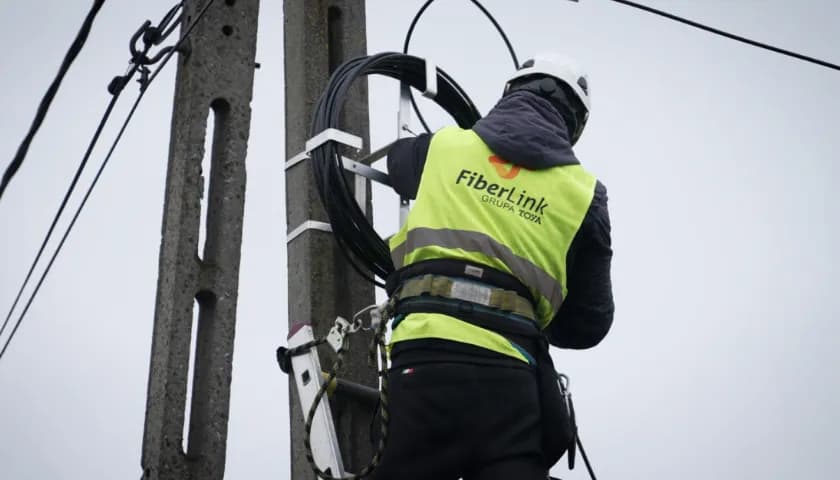 Ile trwa montaż światłowodu? Sprawdź czas instalacji w różnych budynkach